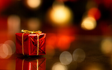 czerwony prezent - Boże narodzenie, prezent, życzenia bożonarodzeniowe, tło, puste miejsce na życzenia - obrazy, fototapety, plakaty
