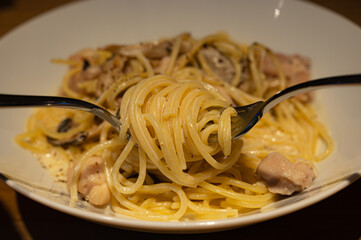 平茸とチキンとクリームパスタ