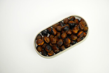 Fototapeta na wymiar roasted chestnuts on a white background, winter