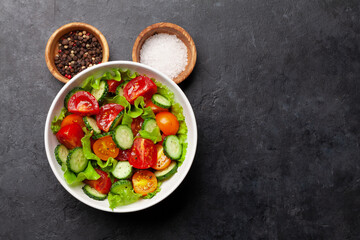 Obraz na płótnie Canvas Fresh salad with tomato and cucumber