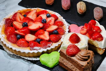 いちごのタルトメインのケーキパーティー
