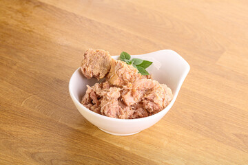 Canned tuna fish with oil