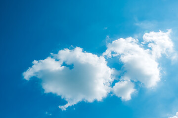 white fluffys clouds sky background with blue sky background
