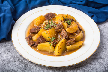 A pot of braised potato beef brisket
