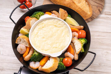 フライパンで簡単につくるチーズフォンデュ