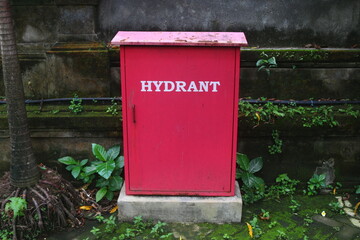 a hydrant in the area of ​​​​the mayor's office which is used by firefighters