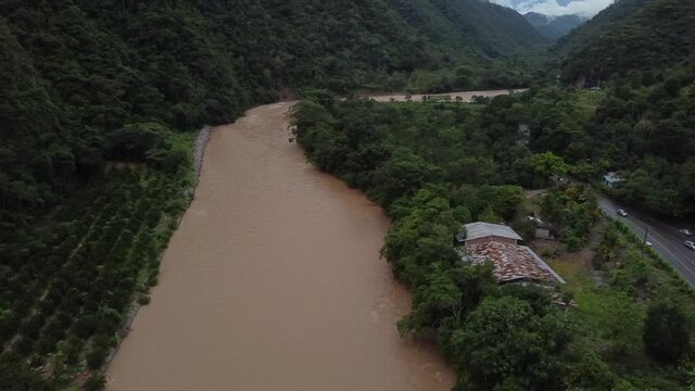 Rio en la selva peruana