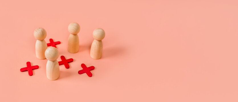 Wooden models of little men stand in a staggered order or as in the game of tic-tac-toe. The concept of choice and positions in society. Social distance - Powered by Adobe