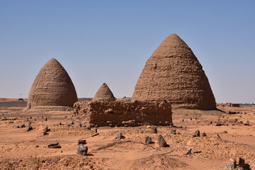 Old Dongola temples, Sudan, on a sunny day. - obrazy, fototapety, plakaty
