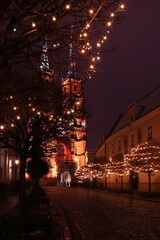 Fototapeta na wymiar Katedra Wrocław, noc, lampki, święta, Boże Narodzenie