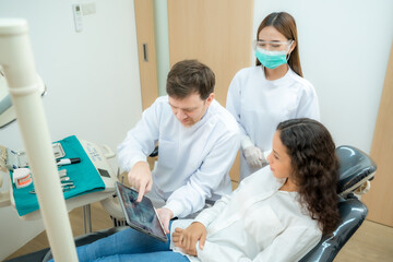 Obraz premium dentist at work