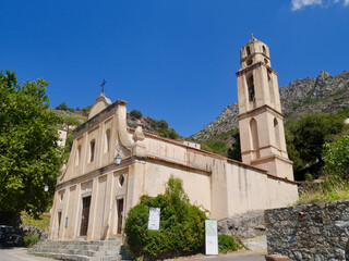Fototapeta na wymiar Medieval church in the traditional mountain village Lama, Corsica, France.