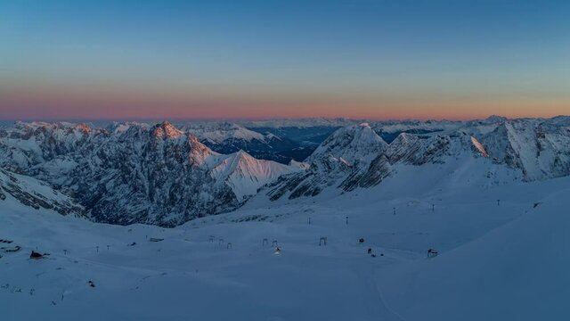 Luftbildaufnahme Zugspitze Drohne Schneelandschaft Skigebiet 