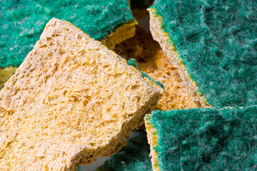 Old abrasive used sponges for household cleaning of kitchen: attention, they can hide dangerous...