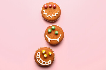 Obraz premium Funny cookies on color background