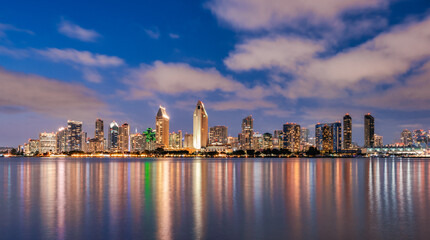 Naklejka premium San Diego California skyline at night with reflections in water.