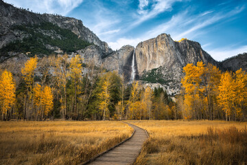 yosemite falls during autumn with blue clouds - obrazy, fototapety, plakaty