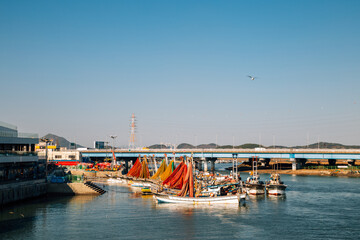 Fototapeta na wymiar Soraepogu fish market and port in Incheon, Korea