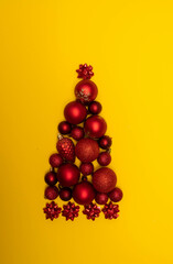 Christmass flatlay Christmas tree lined with Christmas tree decorations 