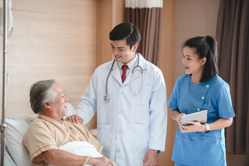 Obraz premium professional doctor working in medical checking up patient in hospital clinic, health care concept