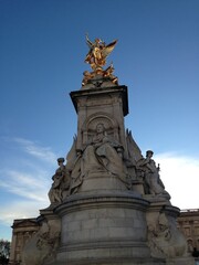 Fototapeta na wymiar Victoria Statue in front of Buckingham Palace