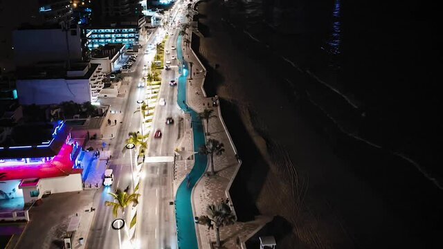 Hyperlapse Malecon de Mazatlan, de noche.