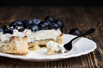 tartlet with chocolate and buttercream with blueberries