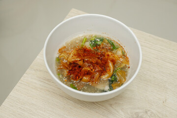 Rad Na Pork with pork with red chili powder