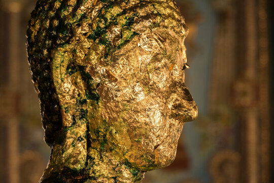 face of golden buddha statue