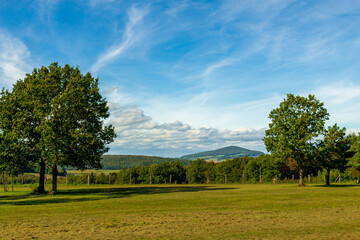 Spaziergang auf dem Kolonnenweg in der Nähe der Gedenkstätte Point Alpha am Tag der Deutschen Einheit - Thüringen - Hessen