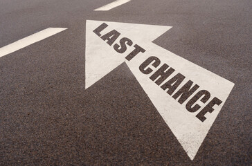 Markings and an arrow with the inscription - LAST CHANCE