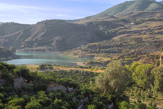 The Beznar reservoir in hazy morning light, seen from the lookout in Melegis