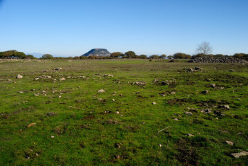 Obraz premium Veduta dell'altopiano del Monte Pelao, sullo sfondo il Monte Santo