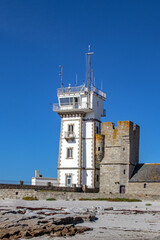 Penmarc'h. Le sémaphore et l'ancienne chapelle Saint-Pierre. Finistère, Bretagne	