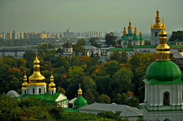 Fototapeta na wymiar View of Kiev citey chearches and artiteckturral fragments