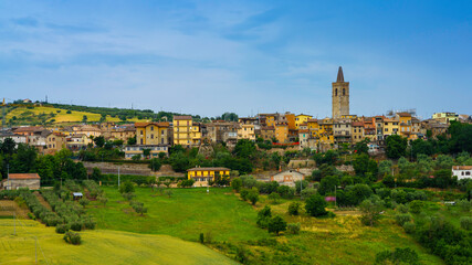 Fototapeta na wymiar Country landscape near Appignano del Tronto, Marche, Italy