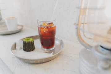 アイスコーヒーと抹茶カヌレ