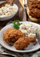 Crispy fried chiken with mashed potatoes