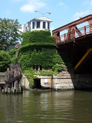 Bridge guard house overgrown with ivy at W Chicago Avenue Bridge, Chicago, Illinois, USA