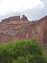 Fototapeta na wymiar Steep sandstone rock walls in majestic Grand Canyon displaying different geological ages, Grand Canyon, Arizona, USA