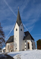 Fototapeta na wymiar Die Kirche St. Georg in Faak am See / Rosental / Mittelkärnten / Österreich