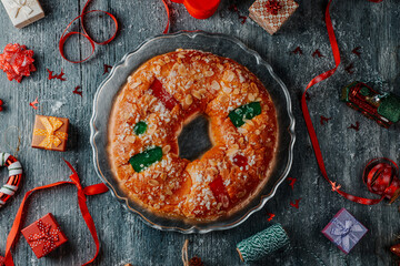 gifts and roscon de reyes, the spanish king cake