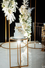 wedding cake at the wedding of the newlyweds