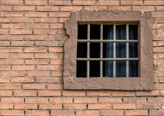 Fototapeta na wymiar Fenêtre de maison ancienne à Tabernas, Andalousie, Espagne