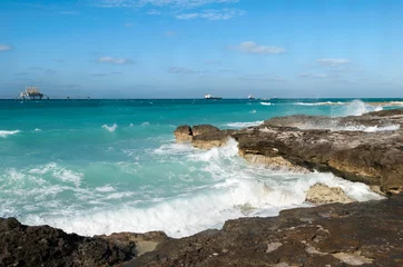 Foto op Plexiglas Grand Bahama Island Waves and Industrial Ships © Ramunas