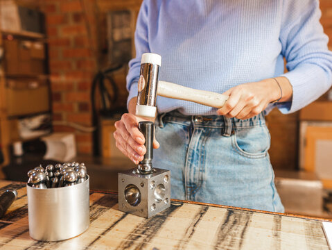 Crop artisan using dapping set