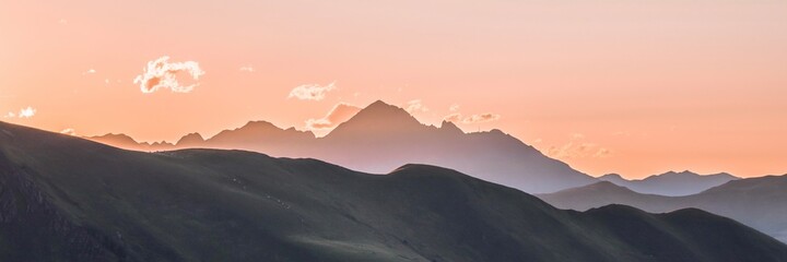 Coucher de soleil en montagne dans les Pyrénées