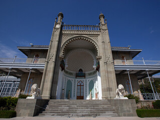Fototapeta premium Awake lions on the southern terrace of the Vorontsov Palace