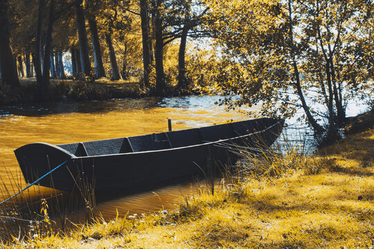 Barque en bois, étang de Souston
