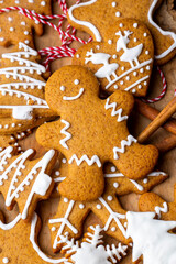 Obraz na płótnie Canvas Christmas homemade gingerbread cookies on wooden table